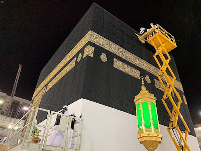 قناديل الكعبة المشرفة تزين الثوب الجديد..