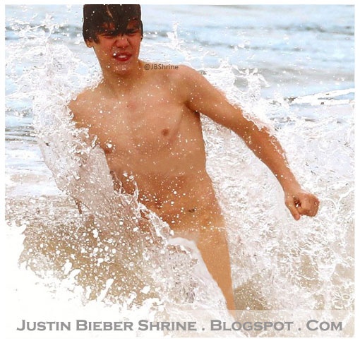justin bieber six pack abs. Justin Bieber totally naked!