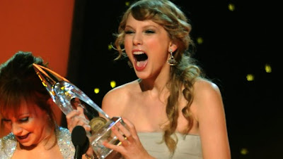 Taylor Swift - CMA Awards 2011