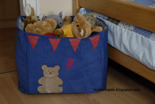 pudło, pudełko, na zabawki, zabawki, pluszaki, przytulanki, przechowywanie, karton, miś, samochód,box, box, toy, toys, stuffed animals, cuddly, store, cardboard, bear, car,