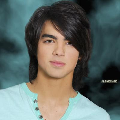 JOE JONAS LONG LAYERED HAIR