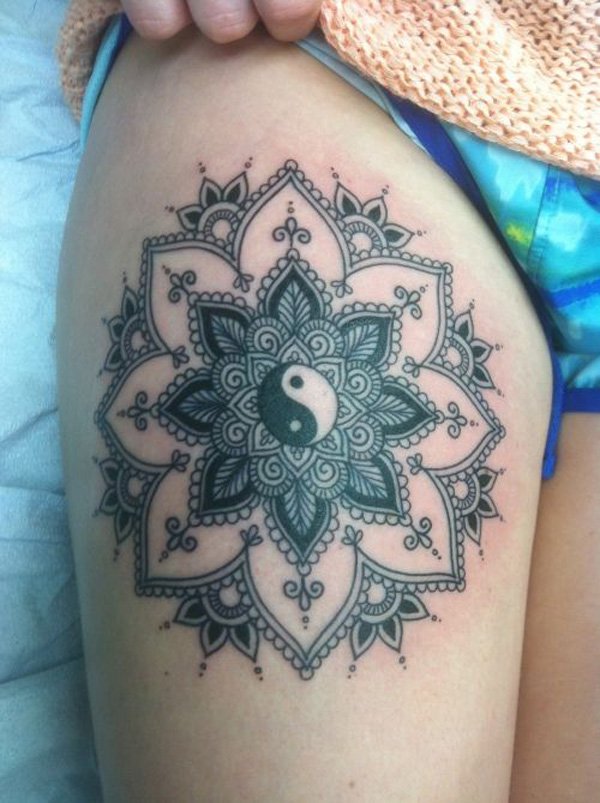 Uma grande representação do Yin Yang tatuagem. Bela e surpreendente em design que você nunca vai se cansar de olhar para ele.