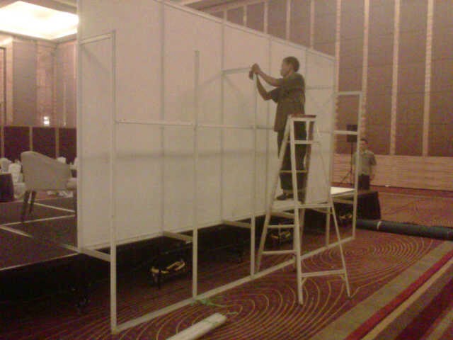  Jual Sewa Partisi Pameran R8, Stand, Booth, Panel Foto, Fitting Room, Sekat Partisi, Meja dan Lemari Partisi