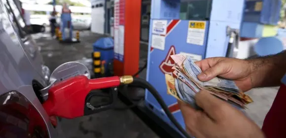 Haddad anuncia reoneração de R$ 0,47 na gasolina e R$ 0,02 no etanol