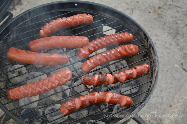 Best ways to cut grilled hot dogs