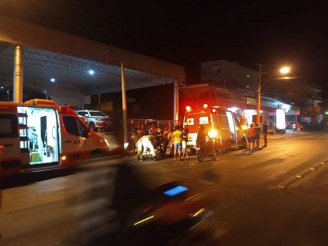 Após colisão de moto em poste, duas jovens ficam feridas na noite deste domingo em Pombal