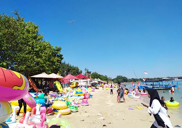 Pantai Teluk Awur di Jepara
