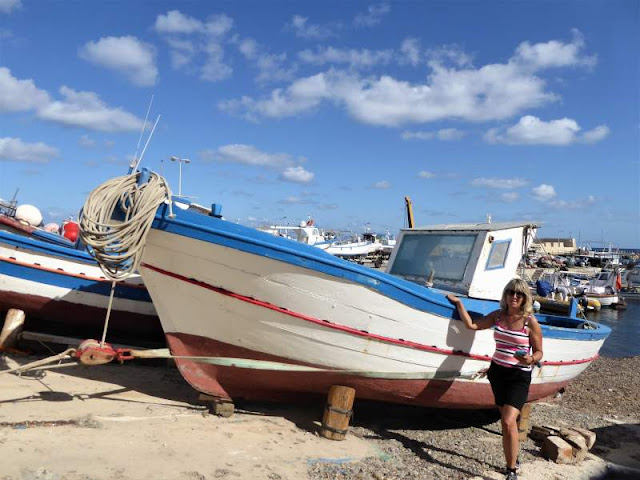 barche nel porto di Marettimo