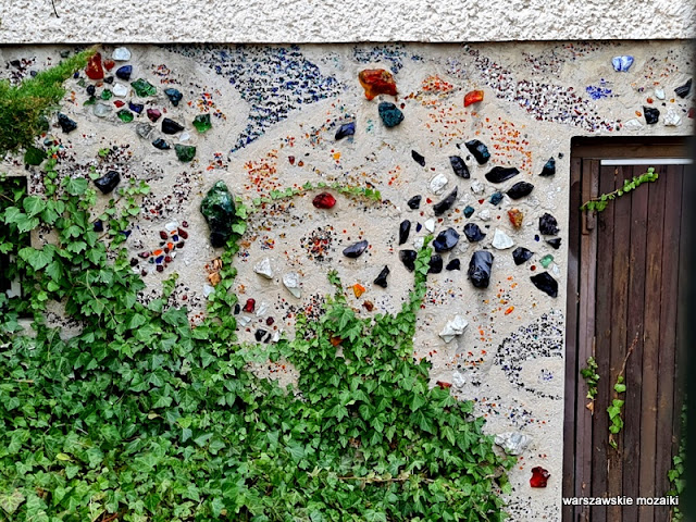 Warszawa Warsaw warszawskie mozaiki mozaika szklana Mokotów architektura design modernizm prl vibe kolorowe szkło Służew osiedle