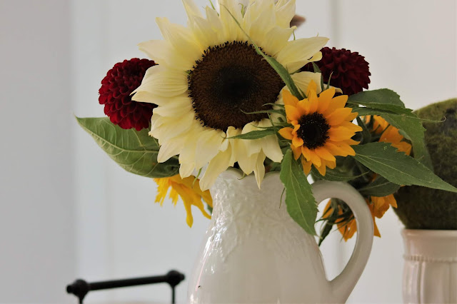 homegrown, flower, farm, sunflower, zinnia, bouquet, athomewithjemma