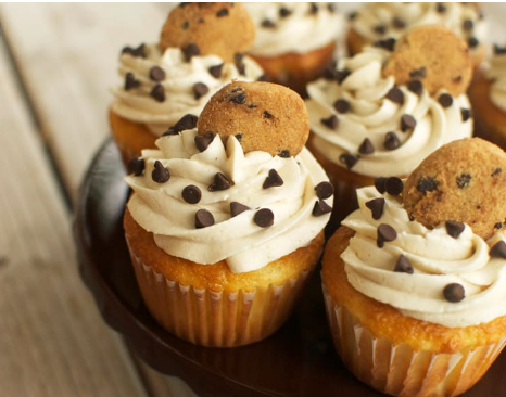 Chocolate Chip Cookie Dough Cupcakes #Cake #Chocolate #dessert