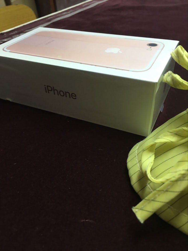 iPhone 7 Seemed together with the original box!