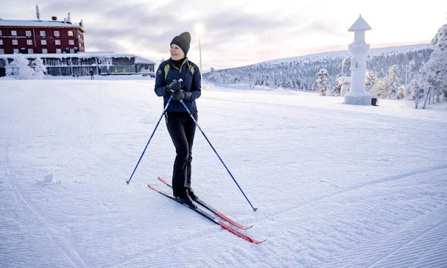 Crown Princess Victoria donned ski gear for the occasion, complete with a navy beanie and matching blue ski poles