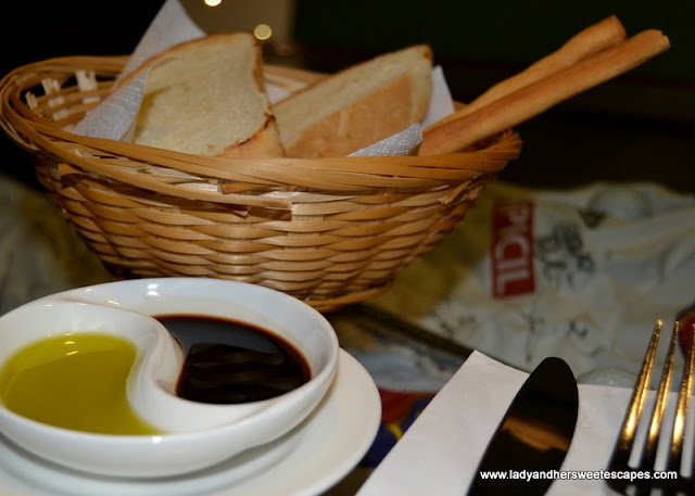 complimentary bread at Stars N Bars Yas Island