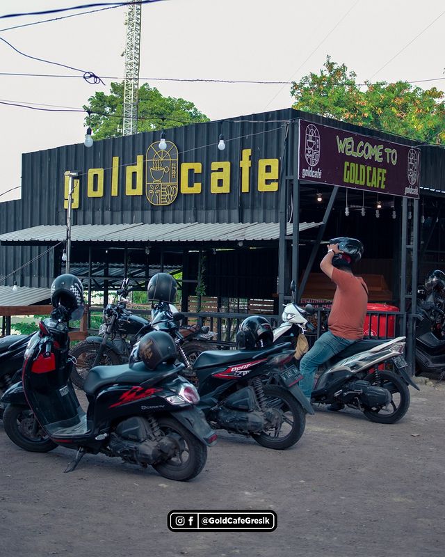 gold cafe gresik