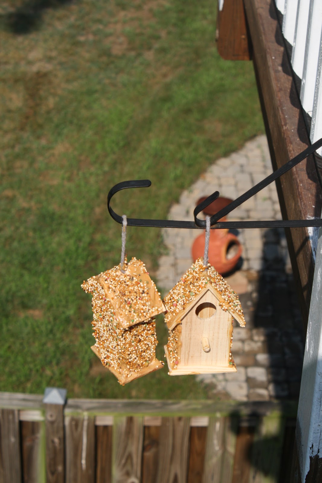 Momma's Fun World: Homemade birdhouse feeder