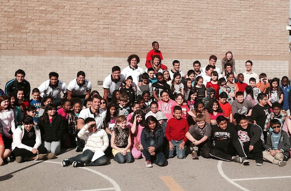 Los Pumas 7s visitaron el Cyril S. Wengert Elementary School