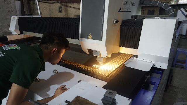 Lắp đặt máy cắt laser tại xưởng khách hàng