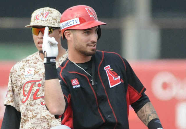 Ravelo descosió la pelota y fue a una grúa a tal punto que se gana nuestra distinción al cubano de la semana en la LVBP