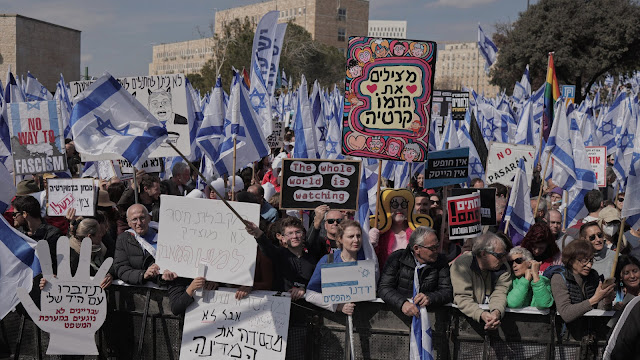 Massive public demonstrations against Prime Minister Netanyahu in Israel
