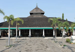 masjid agung demak menyimpan banyak nilai sejarah