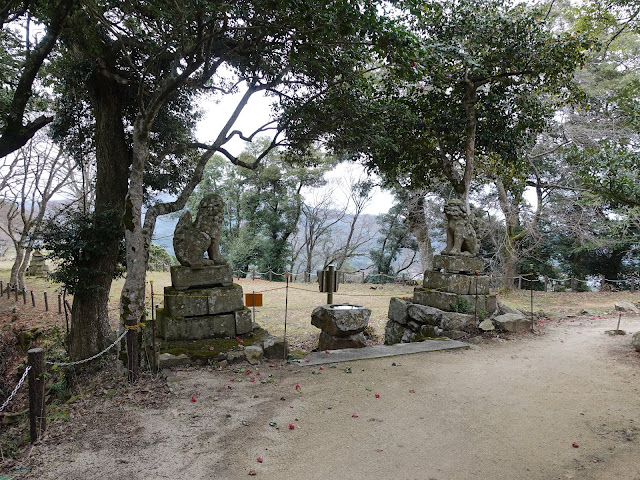 月山富田城跡　勝日高守神社