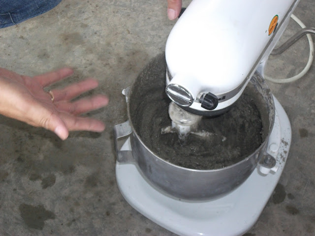 Mixing the non-shrink grout