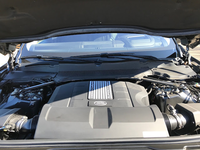 Engine in 2019 Land Rover Discovery HSE Luxury