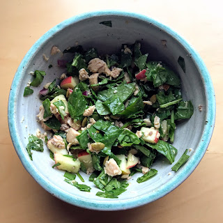 Spinach with salmon, chopped apple, pumpkin seeds