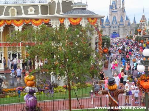 The Crowd Mickey Not So Scary Halloween Party In Magic Kingdom