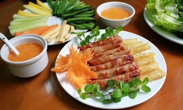 Kinh nghiệm du lịch Huế tự túc - Nem lụi chất Huế