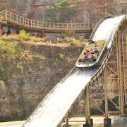 SUPERMAN: Krypton Coaster: Montanha russa sem piso.