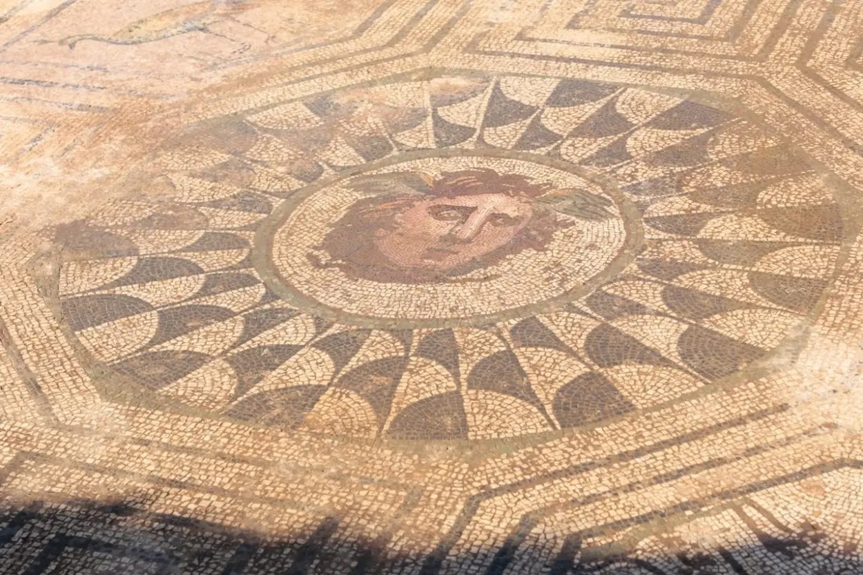 Ρωμαϊκό μωσαϊκό με απεικόνιση της Μέδουσας βρέθηκε στην Ισπανία