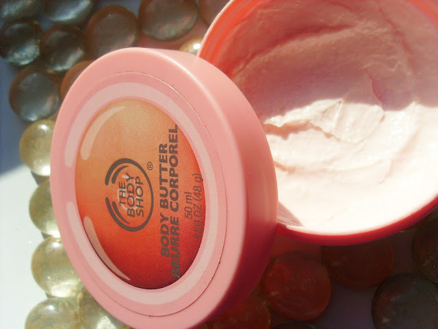 pielęgnacja ciała, The Body Shop, Pink Grapefruit Body Butter (Grejfrutowe masło do ciała do skóry normalnej), nawilżające masła do ciała, skóra normalna