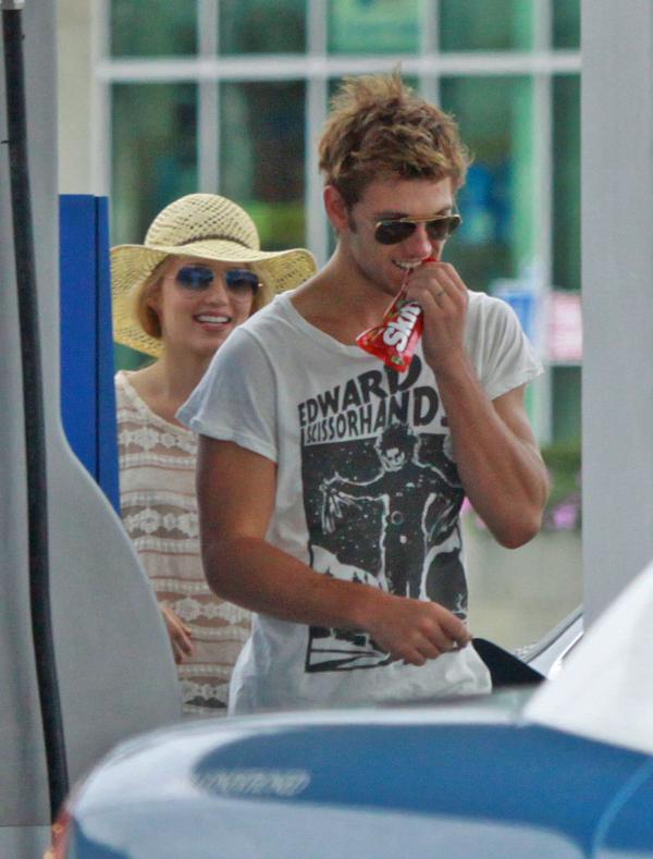 ALEX PETTYFER AND DIANNA AGRON