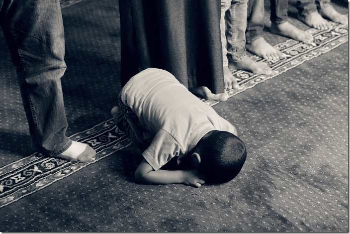 The dream's interpretation about bowing in prayer in Islam.