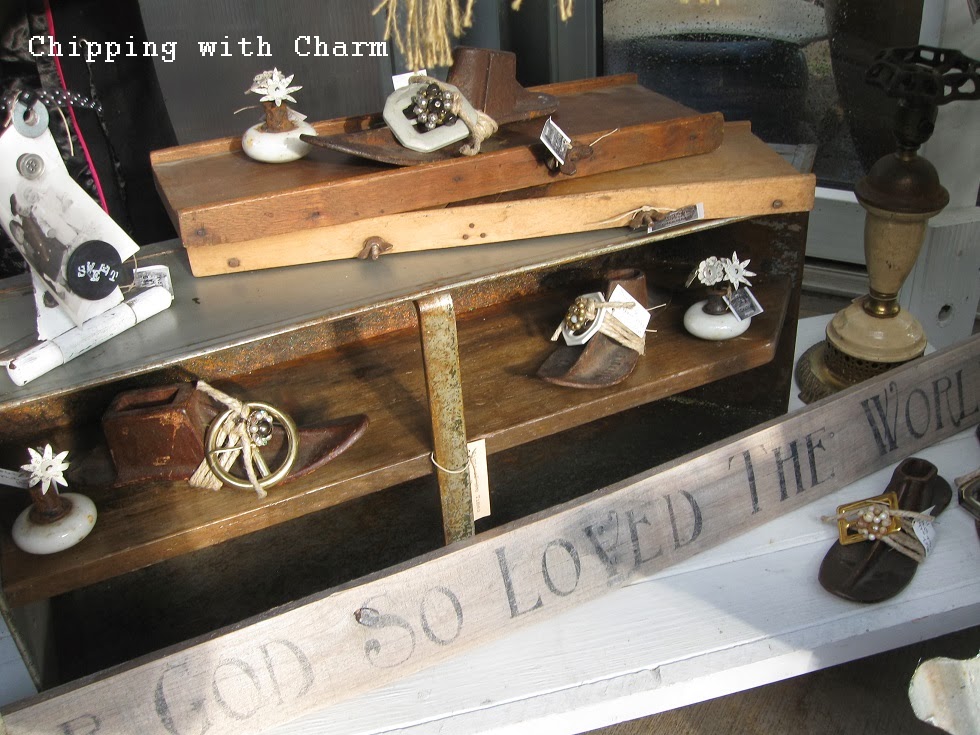 Chipping with Charm: JunkMarket Trunk Show...http://www.chippingwithcharm.blogspot.com/