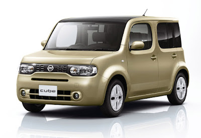 2011 Nissan Cube in golden colour