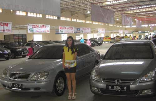 showroom mobil bekas [ilustrasi]