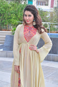 Rashi Khanna new glamorous photos-thumbnail-8