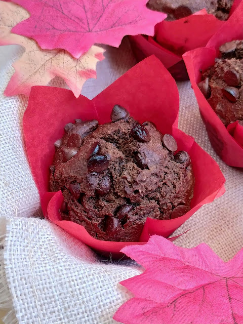 Receta de muffins de remolacha y chocolate. Desayunos y meriendas de otoño. Postre. Magdalena. Sencillo, rápido, rico, saludable. Cuca