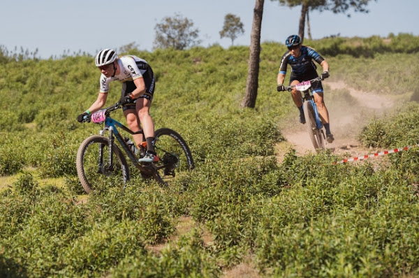 Luetzelschwab y Sosna ganan la etapa crono y son lideres en la Andalucía bike race 2023