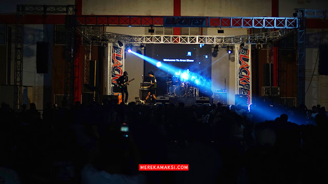 Fremde 13 di Panggung Black Fest Pekalongan