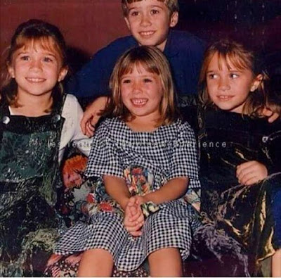 Elizabeth Olsen with her siblings at childhood age