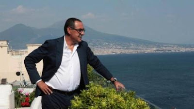 Buat tifosi Napoli yang militan dan fanatik Maurizio Sarri: Tantangan Baru Si Mantan Bankir