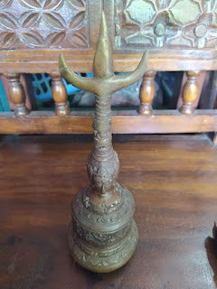 Lonceng trimurti Warna coklat