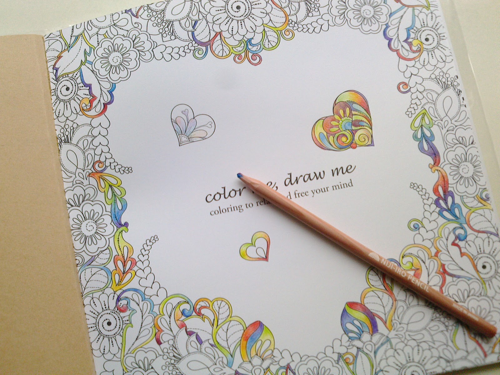 ダイソーのラブパラダイスを虹色鉛筆で もっと塗りたい 大人の塗り絵ブログ