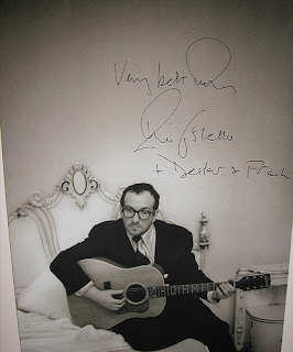 Foto autografada de Elvis Costello