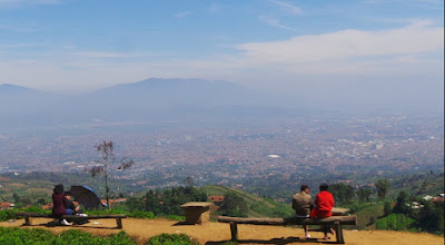 Sensasi Wisata Bukit Moko Bandung