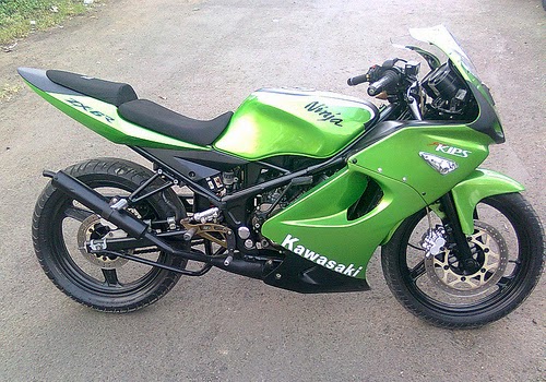 10 Modifikasi Motor Kawasaki Ninja 150 rr Terkeren title=